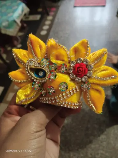 Yellow touch mukut